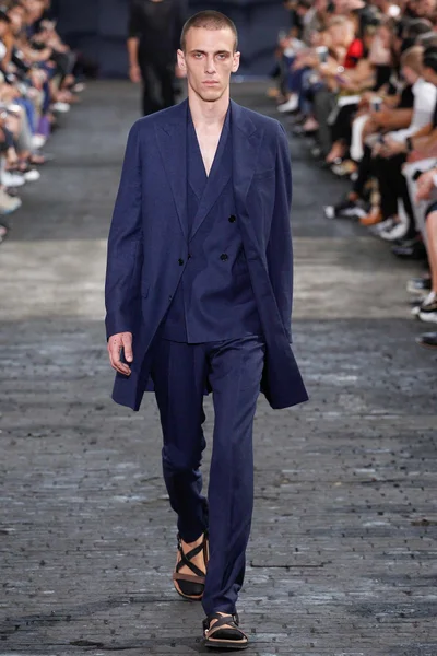 Look 15